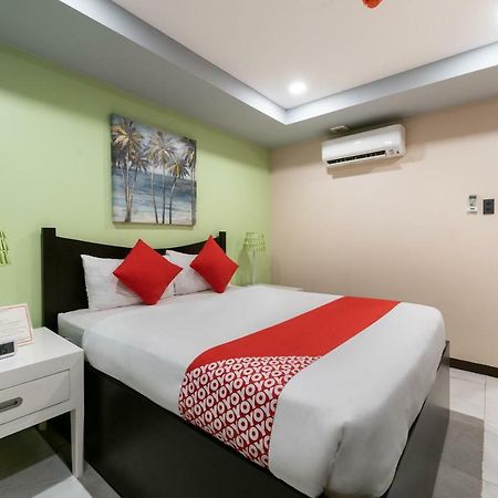 Oyo 171 Amore Hotel Muntinlupa City Exterior photo