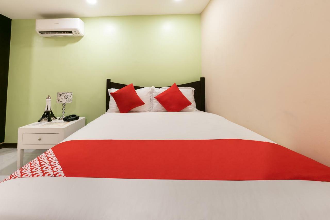 Oyo 171 Amore Hotel Muntinlupa City Exterior photo